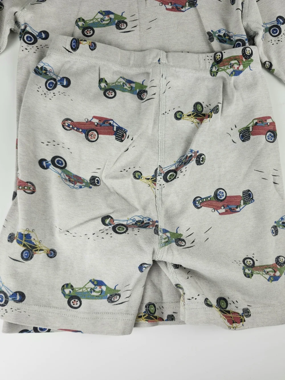 Hanna Andersson Cream Race Car Print Pajama Set with Red Green Blue Cars
